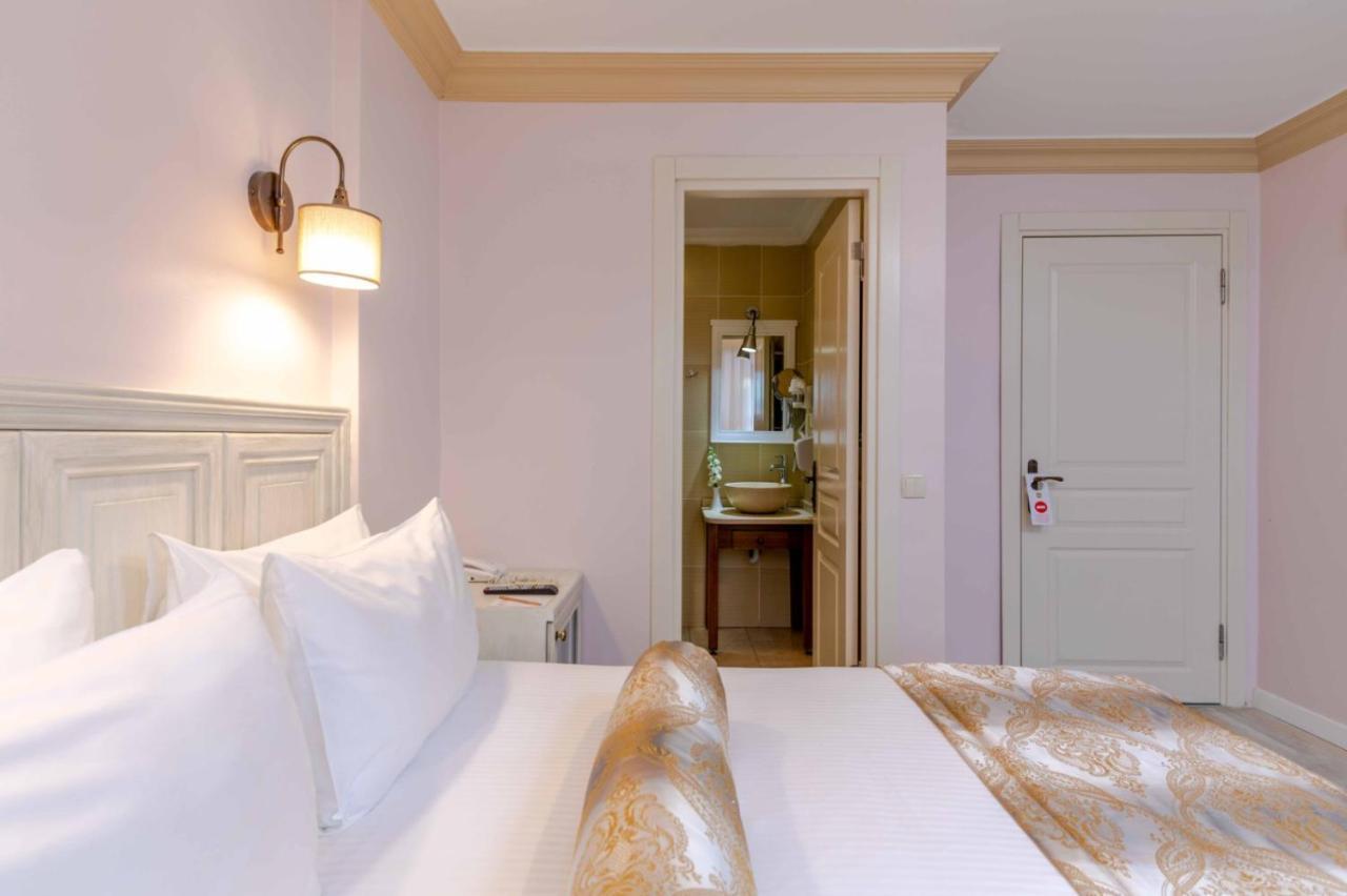 Agora Hostel *