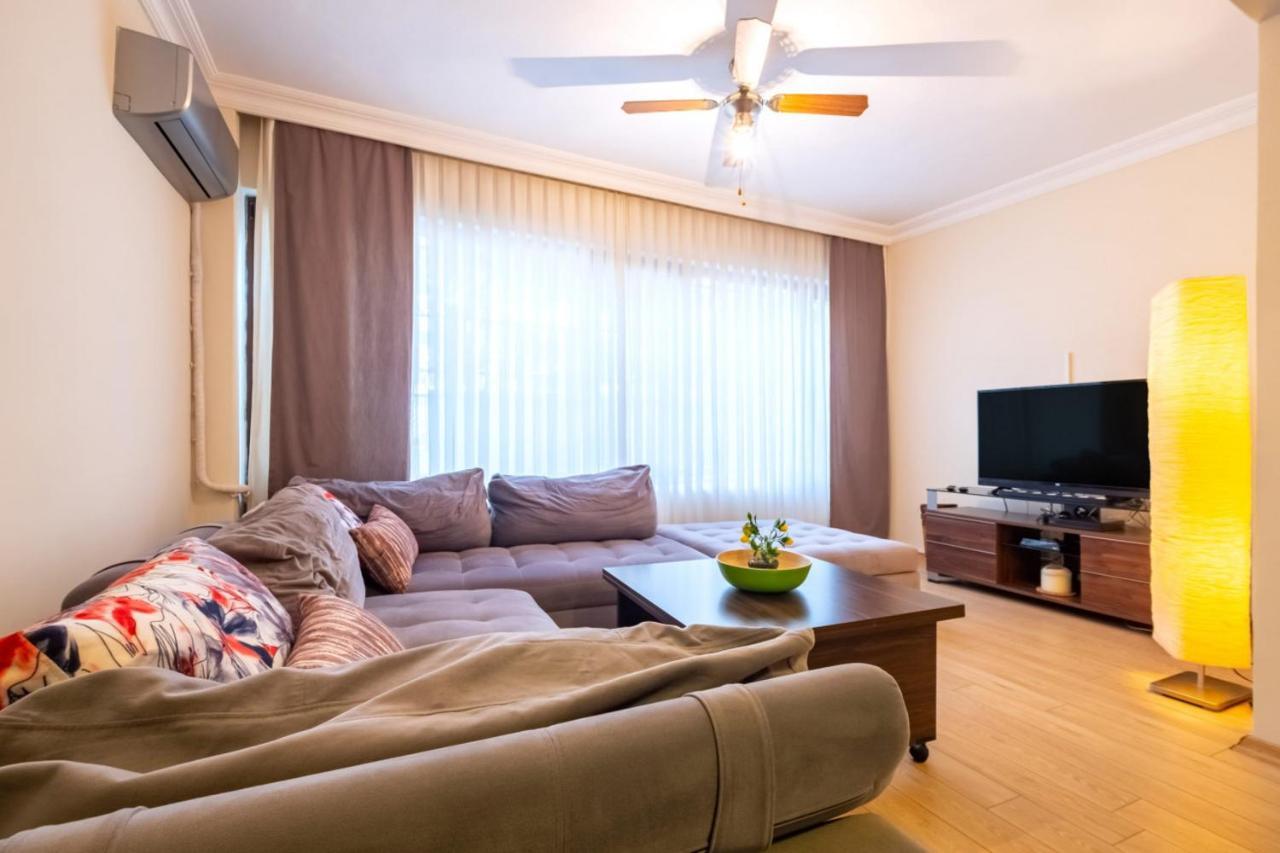 Flat With Garden Close To Coast In Uskudar Daire *