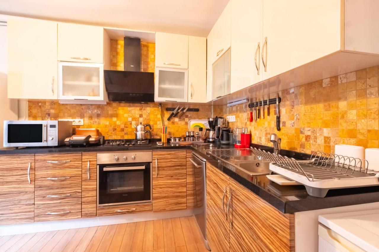 Daire Flat With Garden Close To Coast In Uskudar *