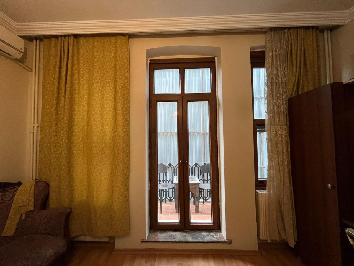 Hostel Chambers Of The Boheme