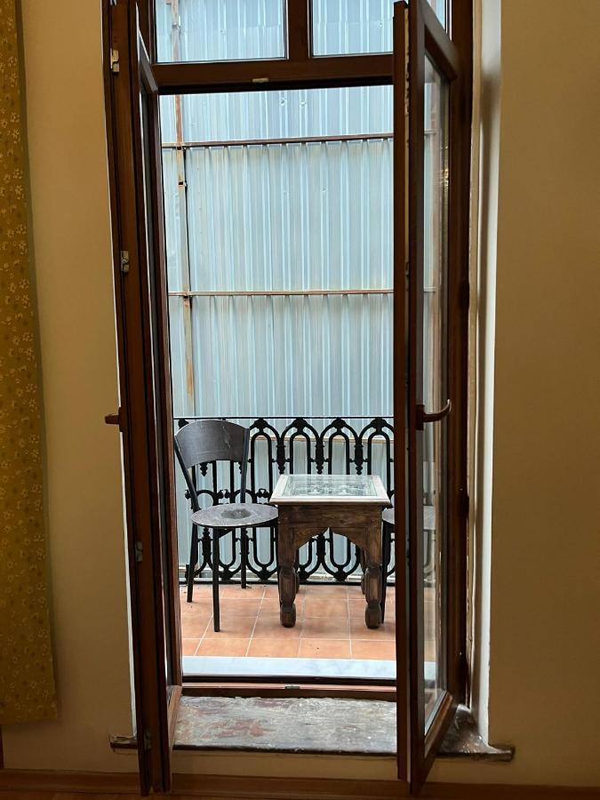 Hostel Chambers Of The Boheme *
