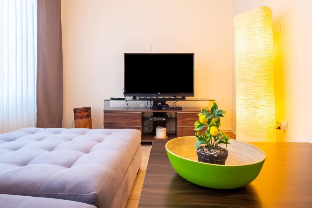 Daire Flat With Garden Close To Coast In Uskudar