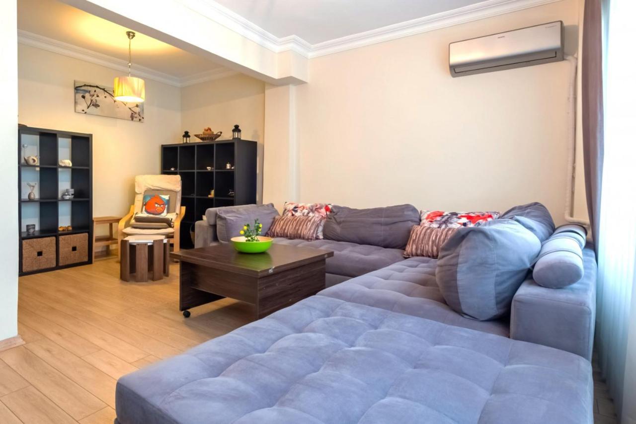 Flat With Garden Close To Coast In Uskudar Daire