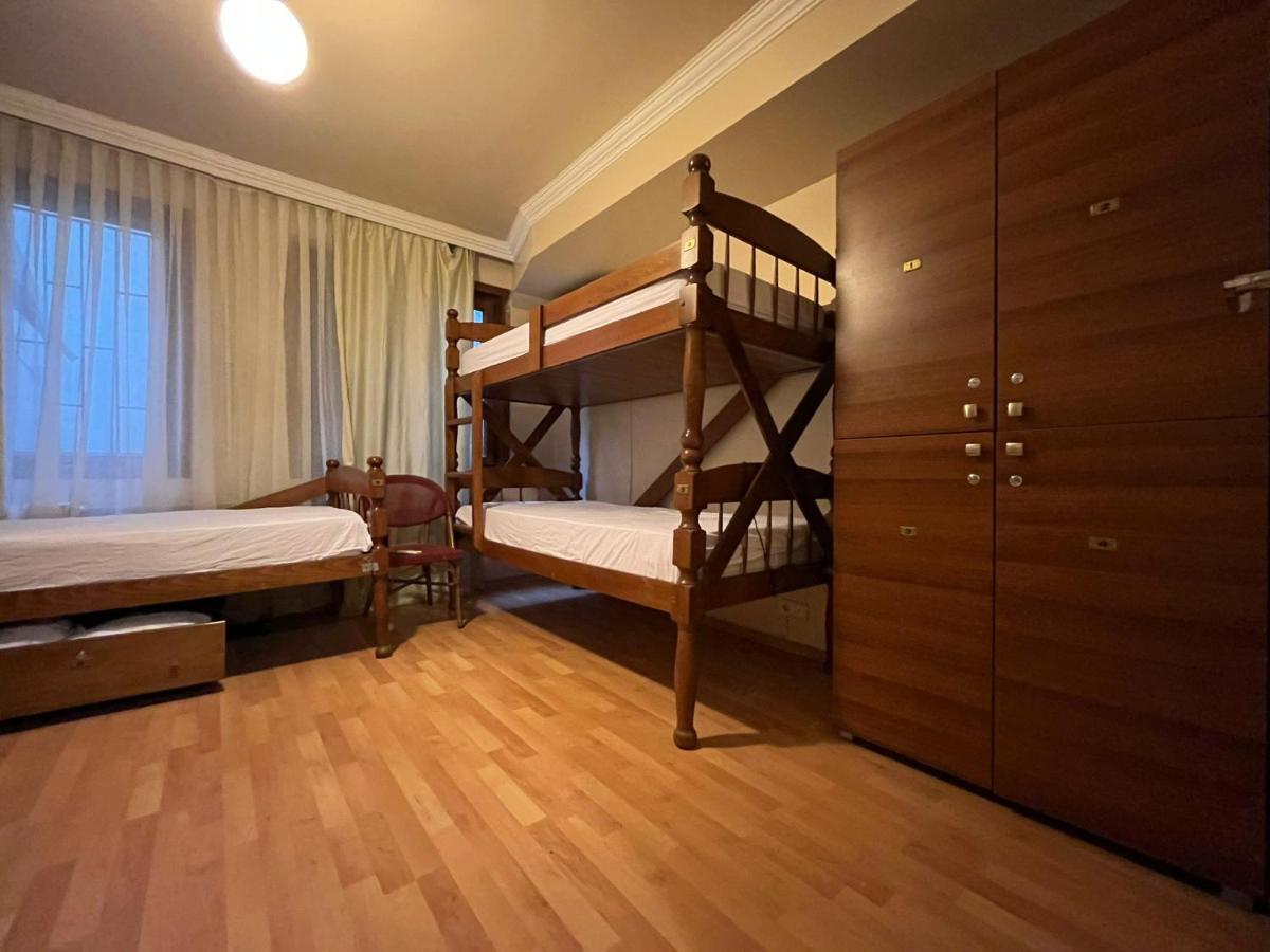 Chambers Of The Boheme Hostel *