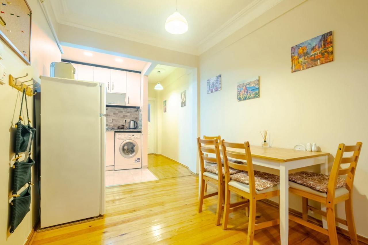 Centrally Located Flat With Balcony In Beyoglu Apartment *