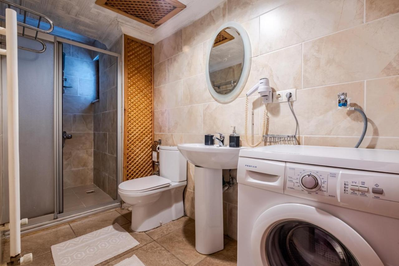 Colorful Modern Flat With View 5-min Walk To Istiklal Avenue In Beyoglu Apartment Istanbul