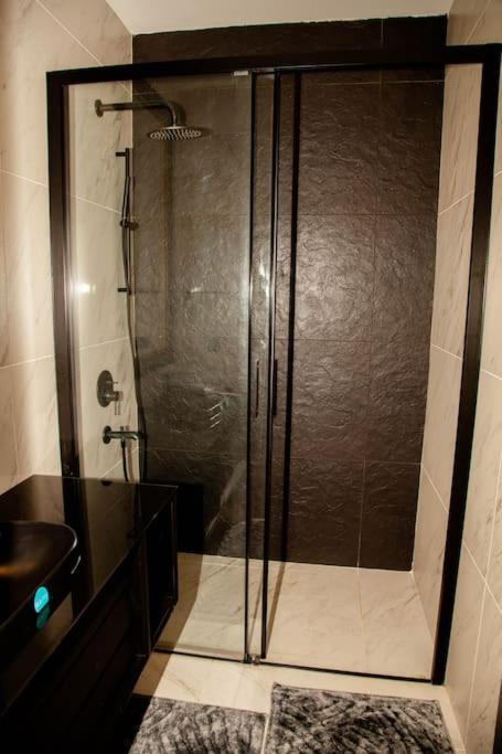 Apartment Benesta By Azad Homes *