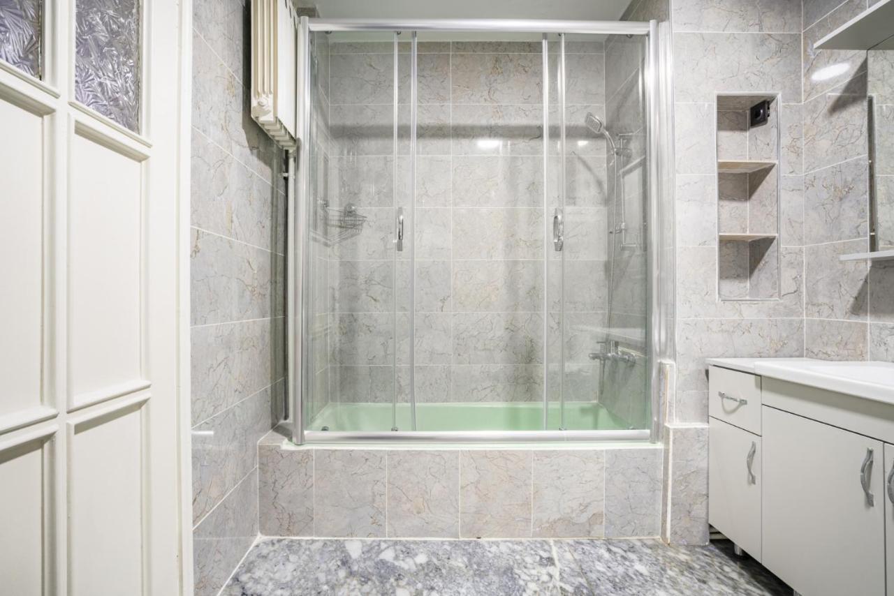 Spacious Flat Near Caddebostan Coast Istambul