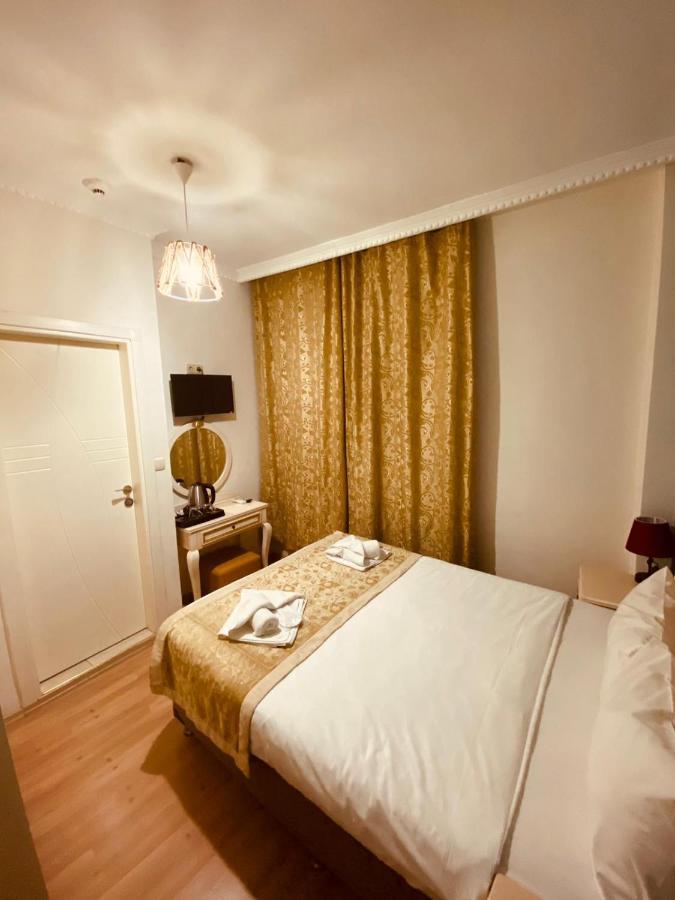 Adora Cafe & Restaurant Hotel