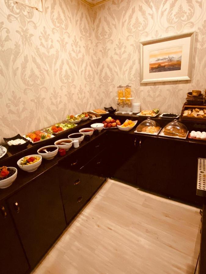 Adora Cafe & Restaurant Hotel