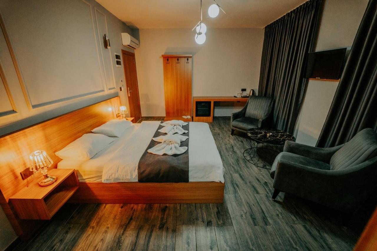 Grand Quars Hotel *