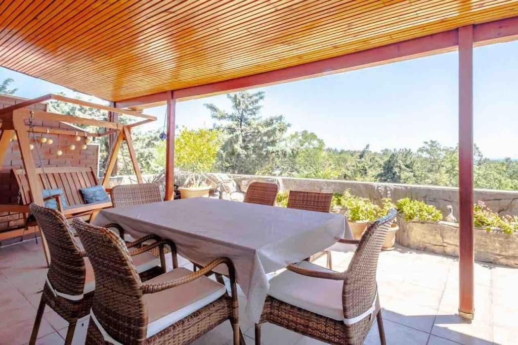 Peaceful Hometown With Perfect Sea And Forest View Apartment