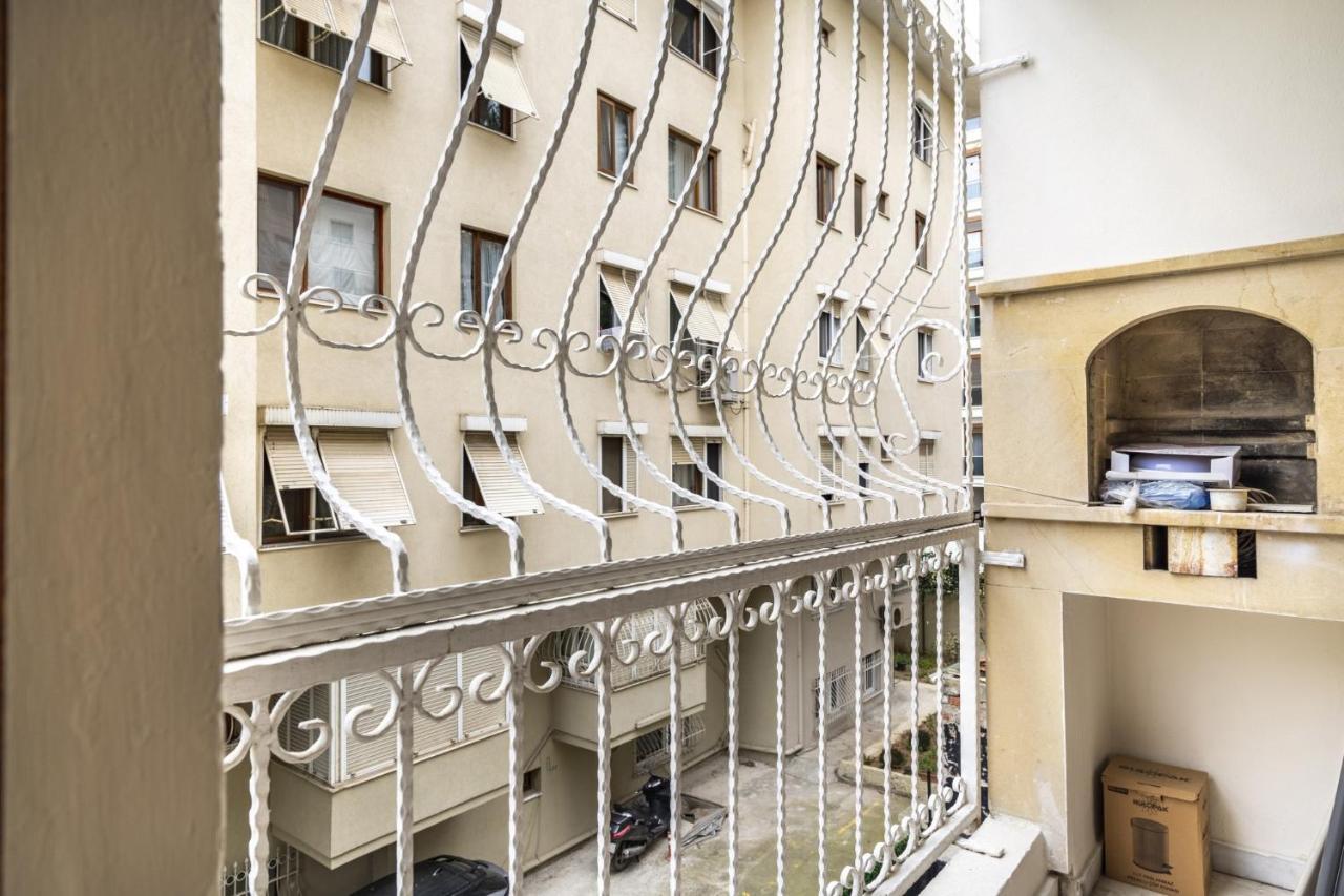 Colorful House With Balcony On Bagdat Street