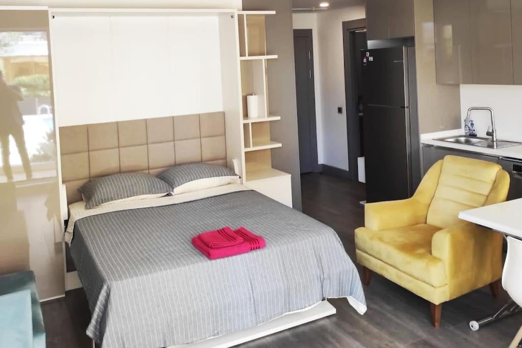 Wonderfully Located Seaside 3 Minutes To Metro * Istanbul