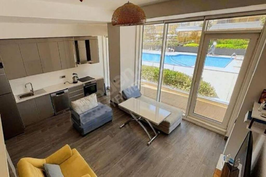 Wonderfully Located Seaside 3 Minutes To Metro * Istanbul