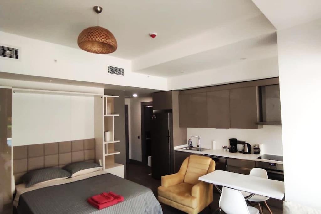 Wonderfully Located Seaside 3 Minutes To Metro Apartment *