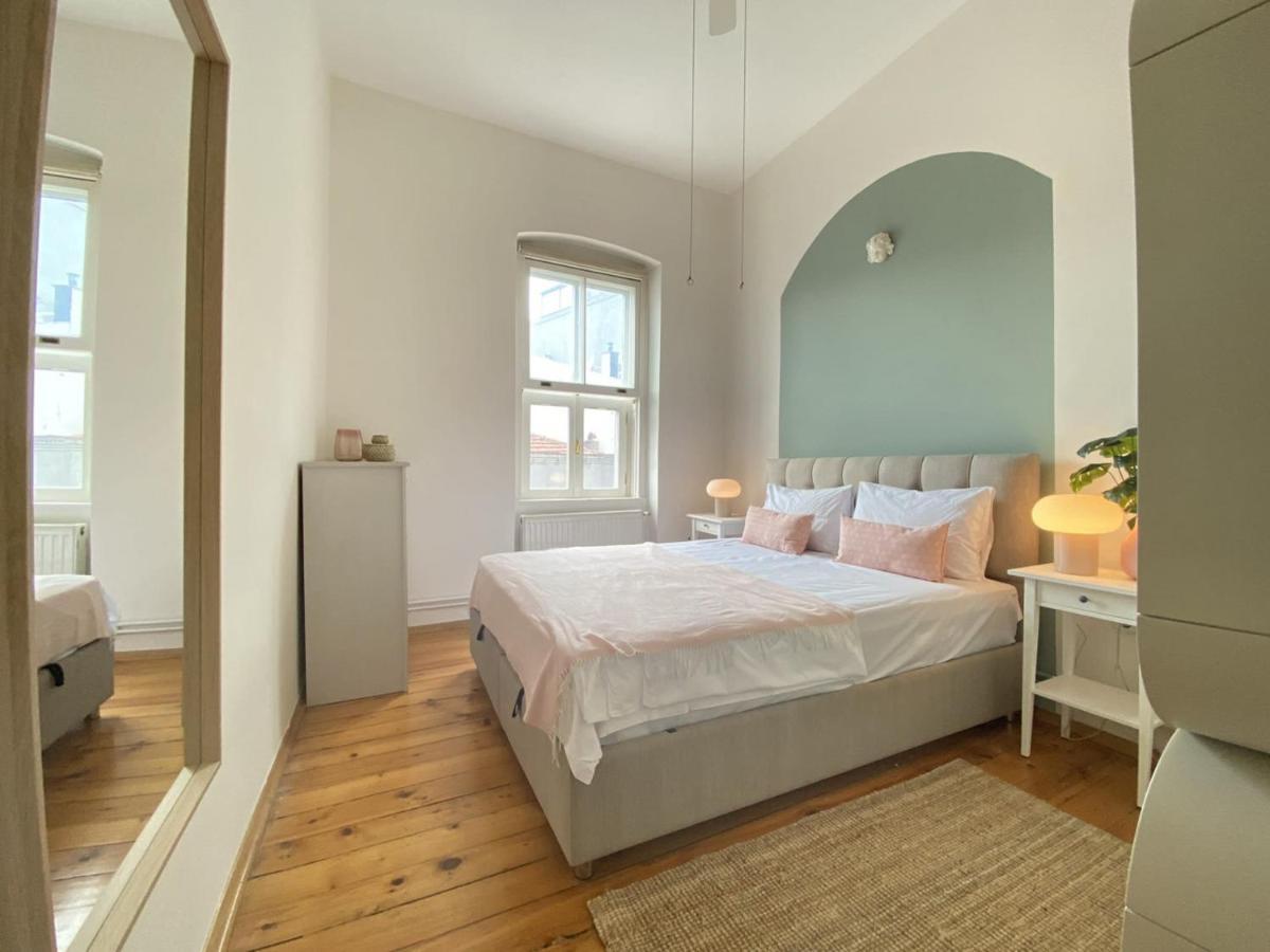 Distinguished Flat Near Istiklal *