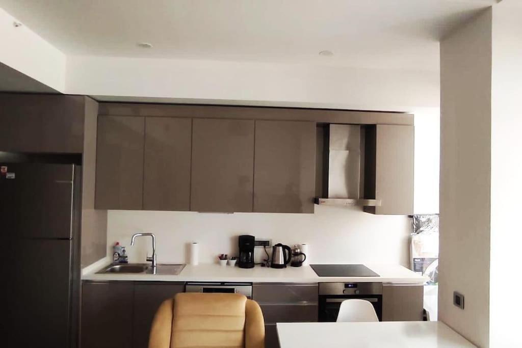 Wonderfully Located Seaside 3 Minutes To Metro * Istanbul