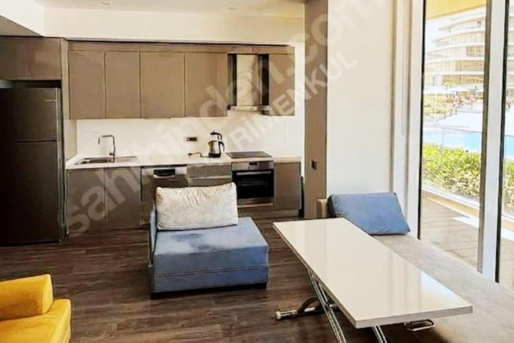 Wonderfully Located Seaside 3 Minutes To Metro Apartment