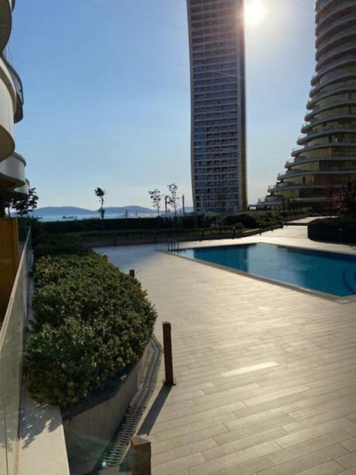 Wonderfully Located Seaside 3 Minutes To Metro Apartment *