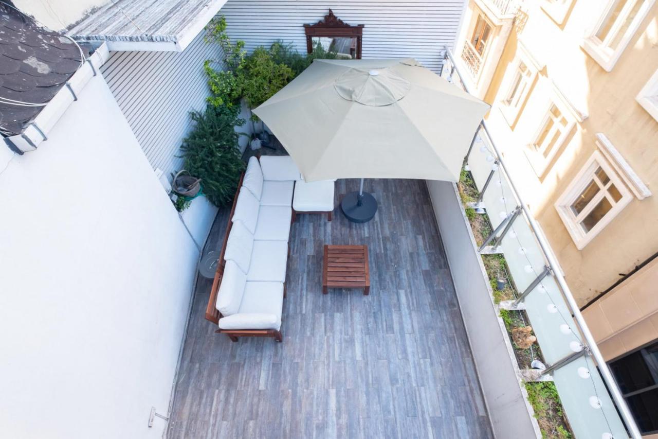Flat With Terrace Near Istiklal Street Apartment *