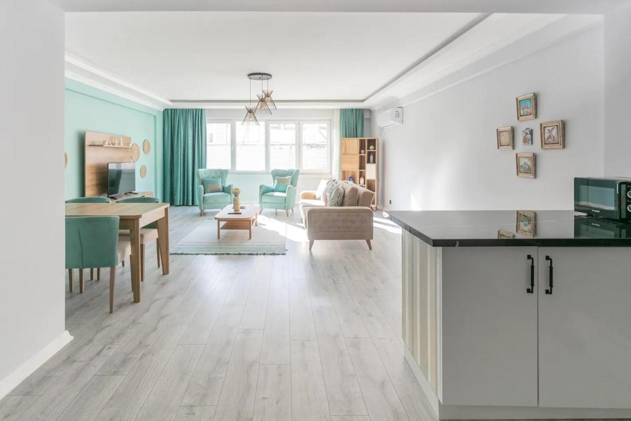 Fully Renovated Modern Apartment