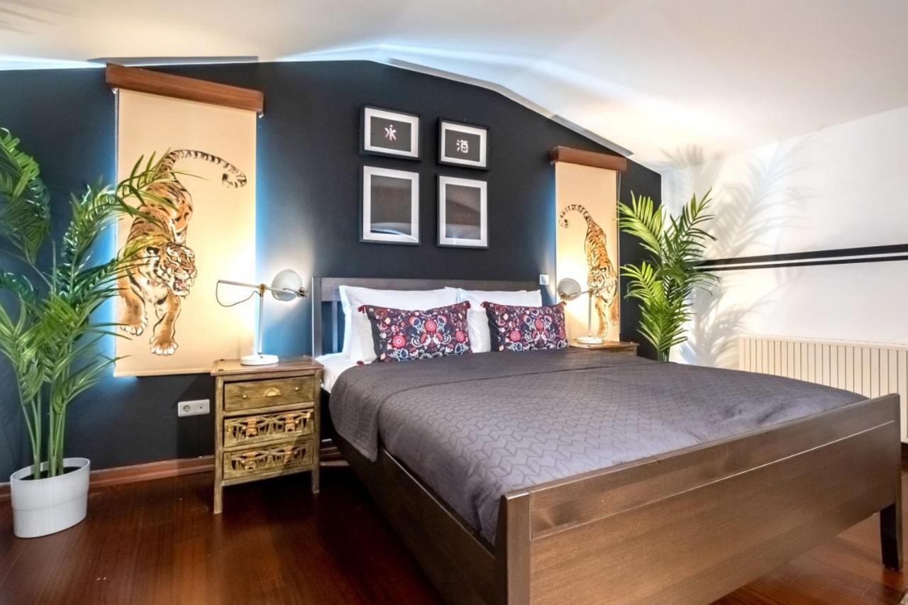 Flat With Terrace Near Istiklal Street Apartment *