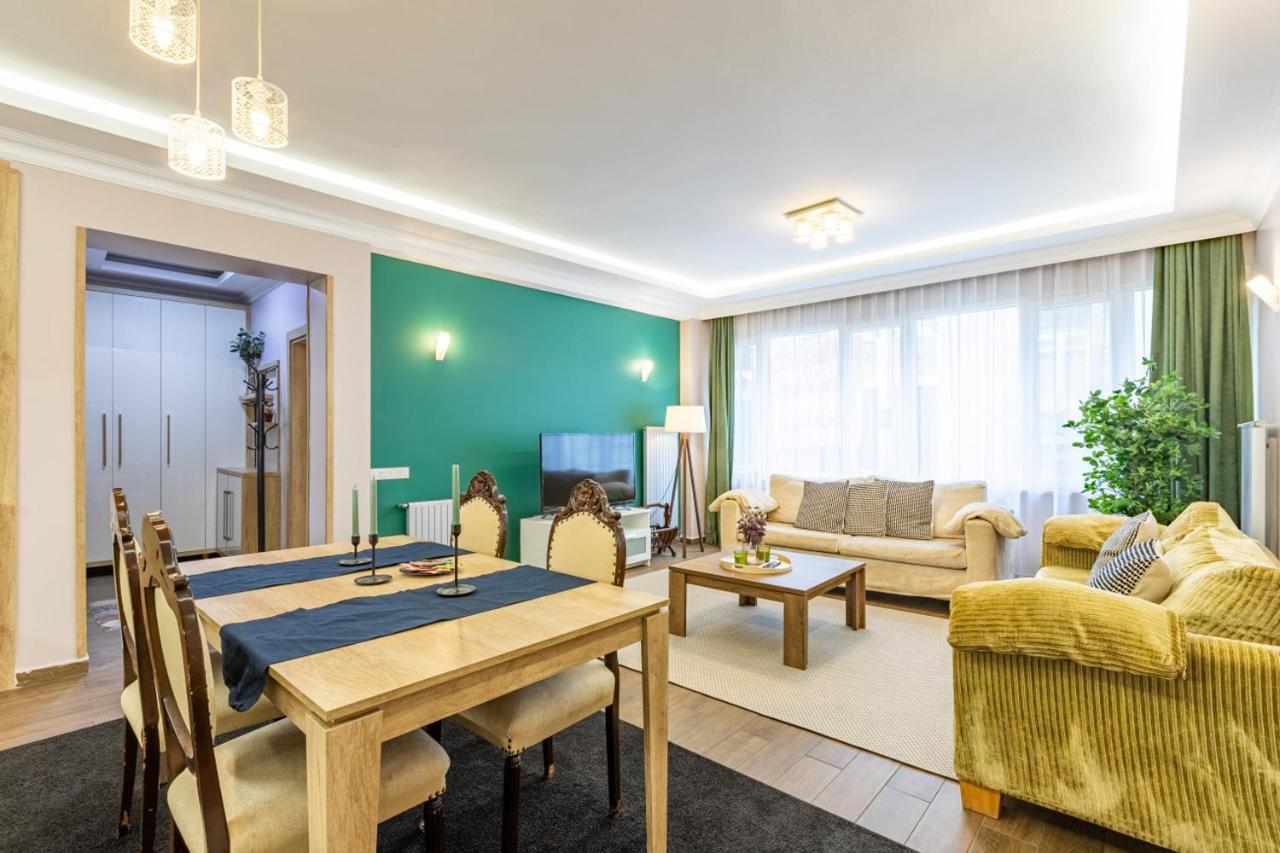 Sleek And Central Flat In Nisantasi *