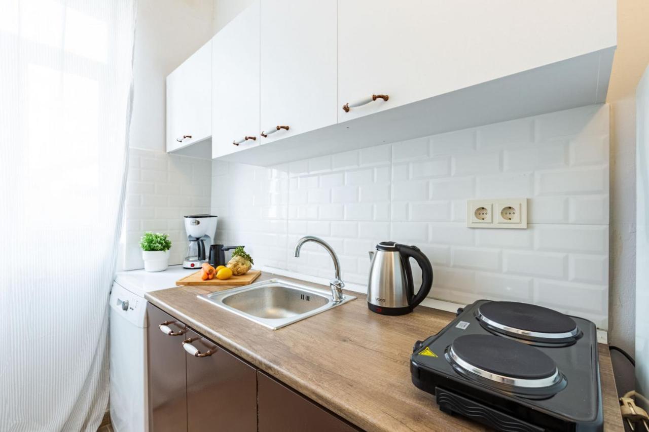 Colorful Flat With Excellent Location Near Trendy Attractions In Kadikoy Apartment