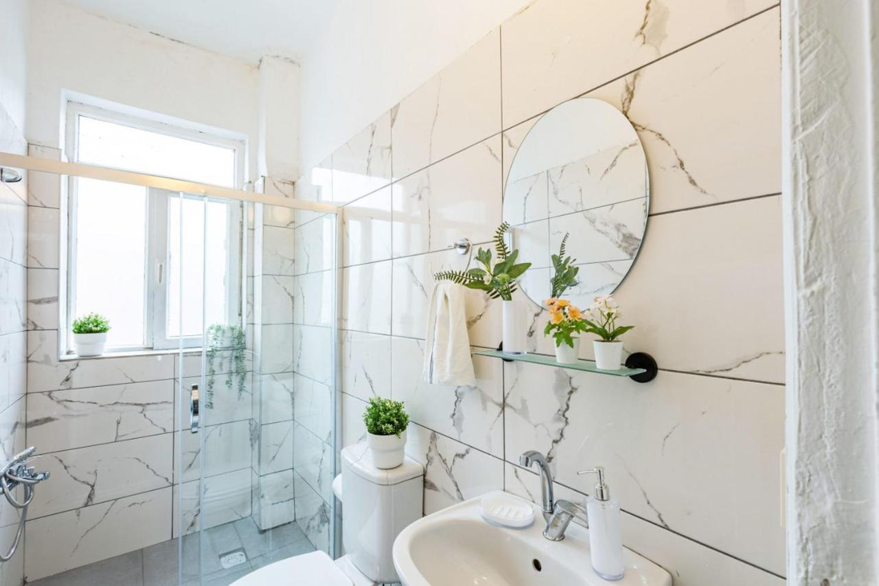 Apartment Colorful Flat With Excellent Location Near Trendy Attractions In Kadikoy Istanbul