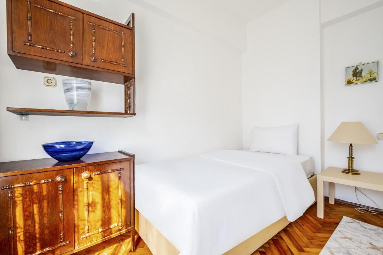 Flat With Balcony Near Zorlu Center Apartment Istanbul
