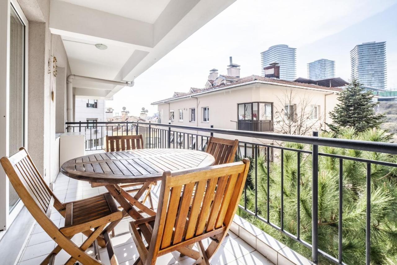 Flat With Balcony Near Zorlu Center *