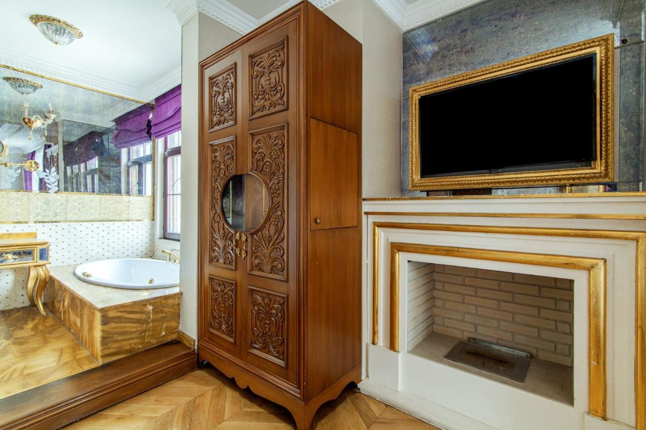In Historic Mansion In Beylerbeyi * Istambul
