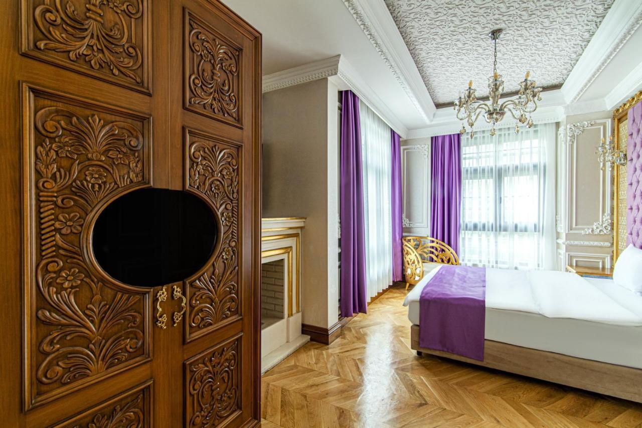 In Historic Mansion In Beylerbeyi Apartamento