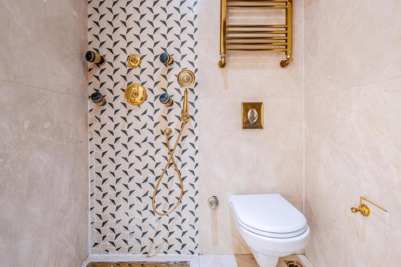 Glamorous Authentic In Ueskuedar Apartment