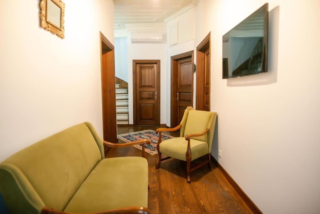 Historical Greco-Ottoman Pavilion Near Tram In Fatih Apartment *