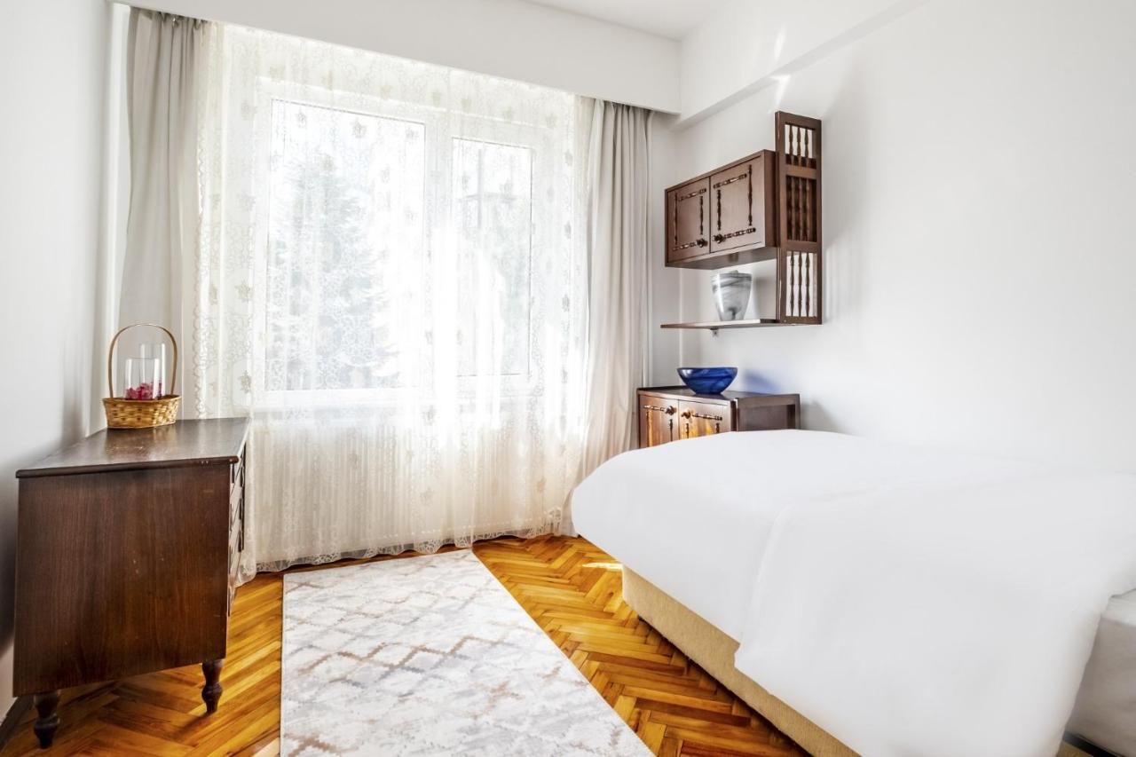 Flat With Balcony Near Zorlu Center Istanbul