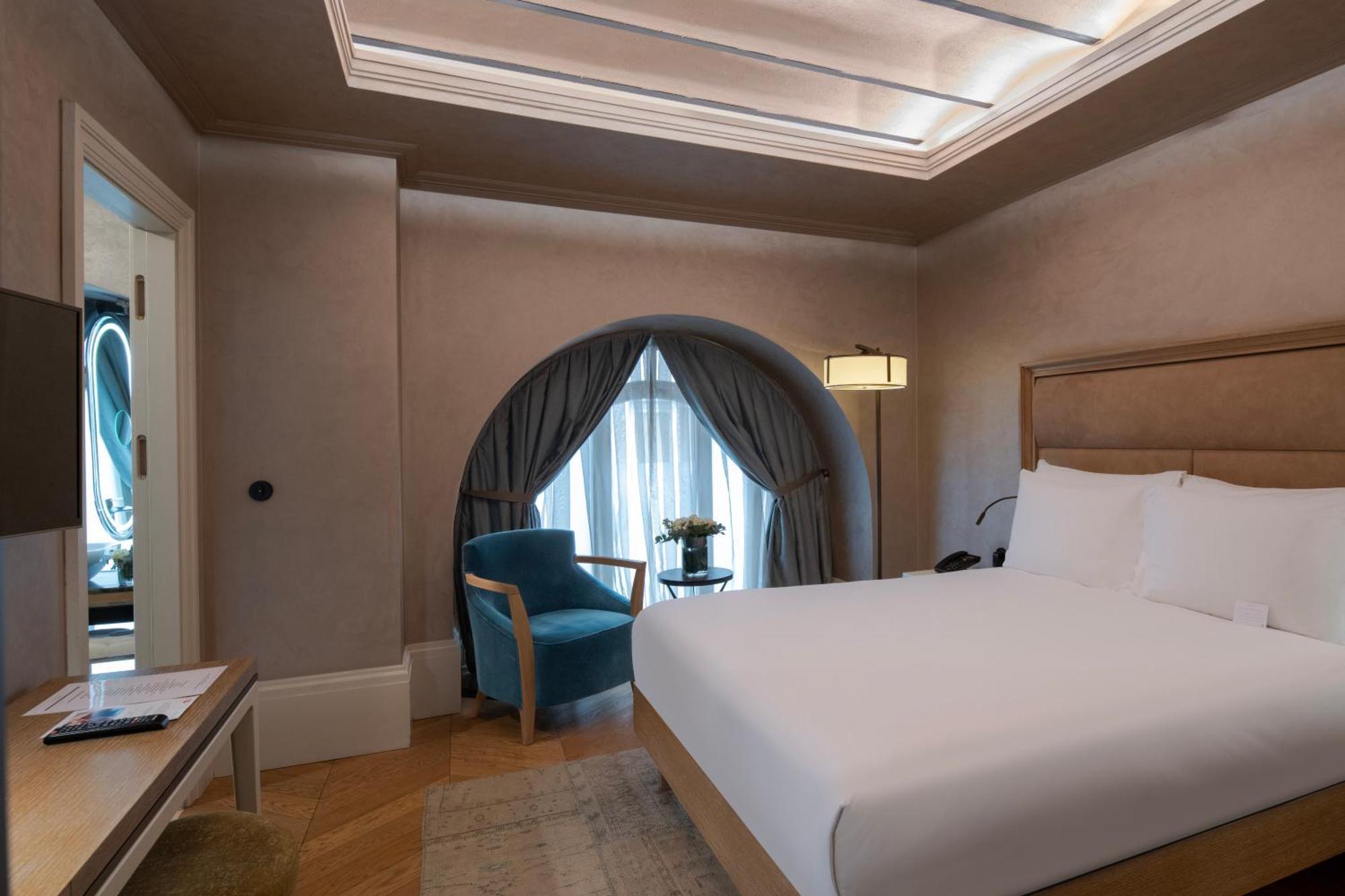 10 Karakoy Otel 5*
