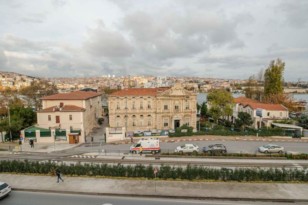 Waterfront By The Tram - Terrace With Dome & Golden Horn View In Fatih Daire İstanbul