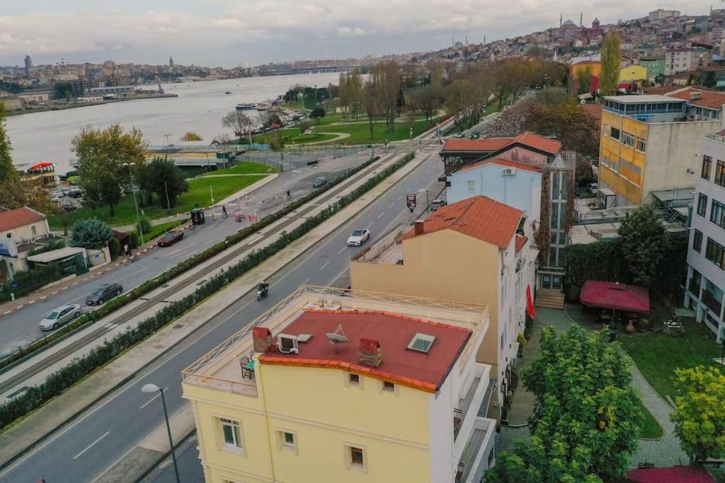 Daire Waterfront By The Tram - Terrace With Dome & Golden Horn View In Fatih *