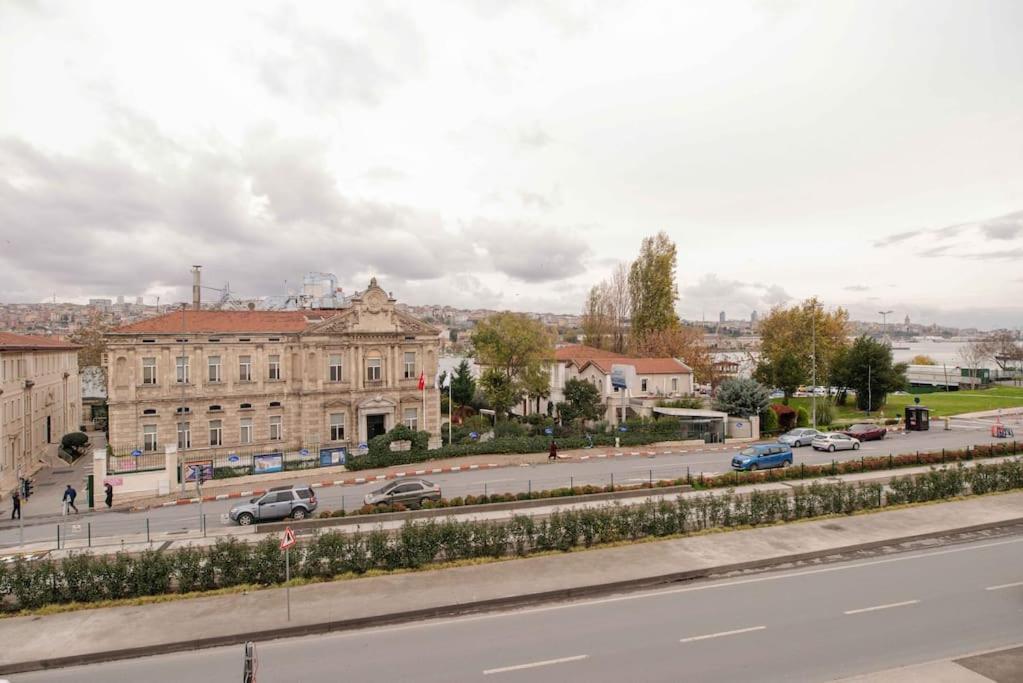 Waterfront By The Tram - Terrace With Dome & Golden Horn View In Fatih