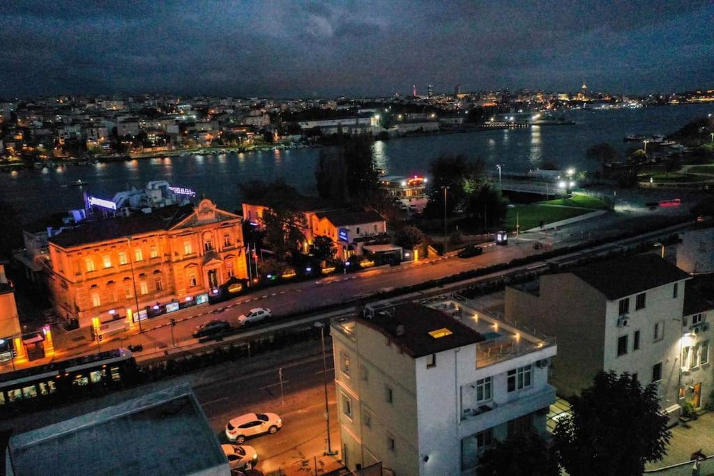 Waterfront By The Tram - Terrace With Dome & Golden Horn View In Fatih Daire *