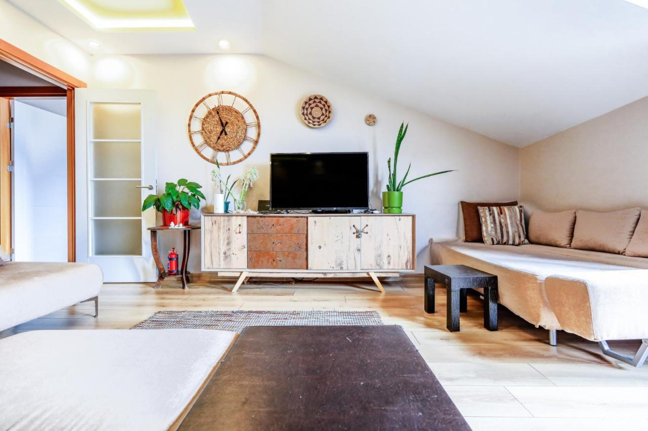 Peaceful Flat With Adalar View, Balcony And Terrace In Maltepe Apartment