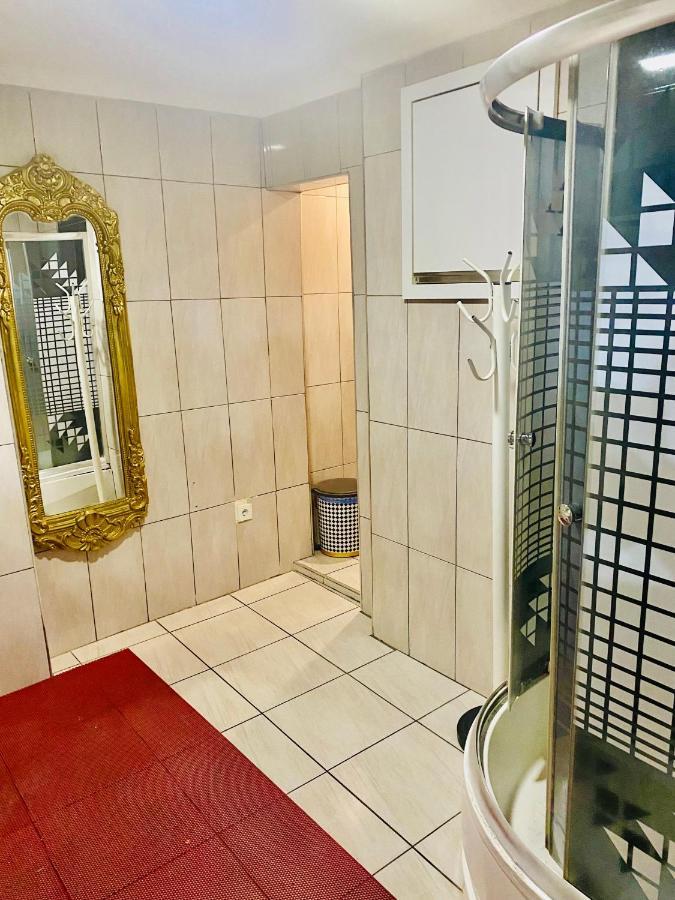 Aparthotel White *