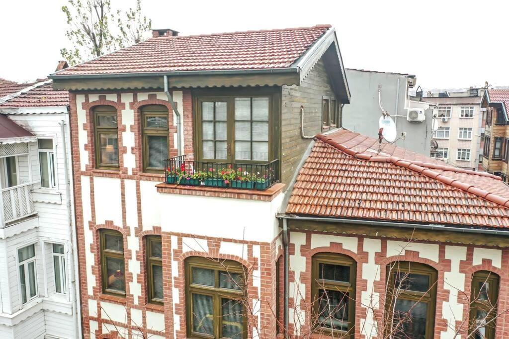 Historical Greco-Ottoman Pavilion Near Tram In Fatih Apartment *