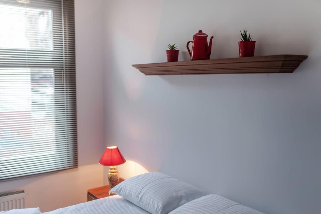 Historical Greco-Ottoman Pavilion Near Tram In Fatih Apartment *