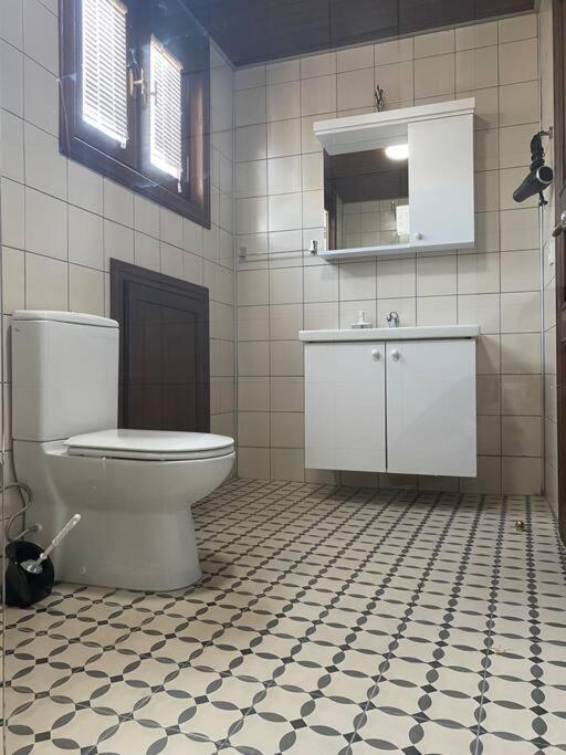 Historical Greco-Ottoman Pavilion Near Tram In Fatih Apartment *