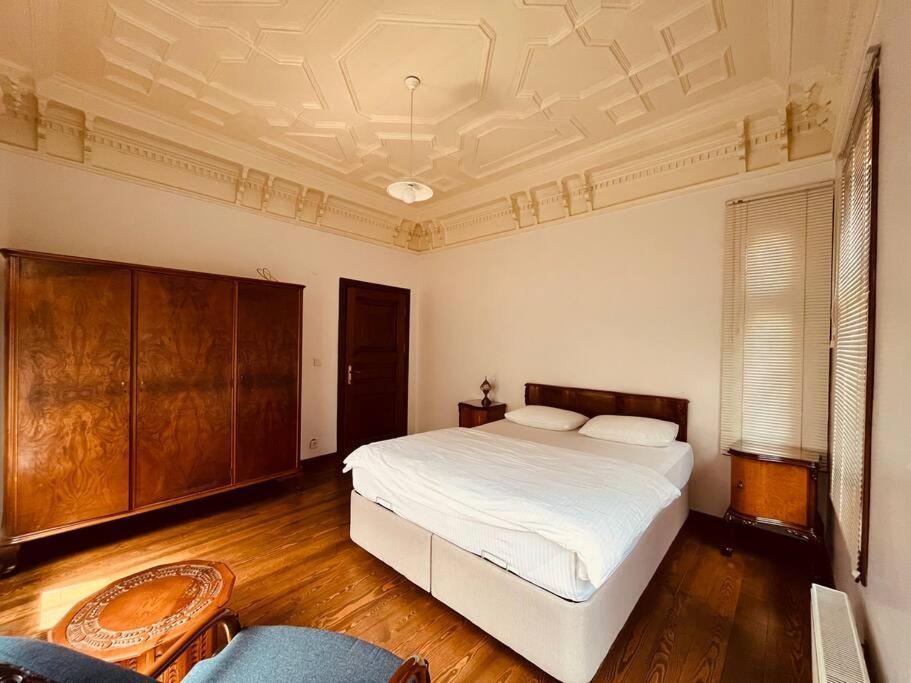 Historical Greco-Ottoman Pavilion Near Tram In Fatih Apartment