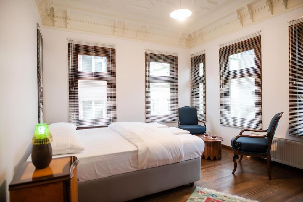 Historical Greco-Ottoman Pavilion Near Tram In Fatih Apartment *