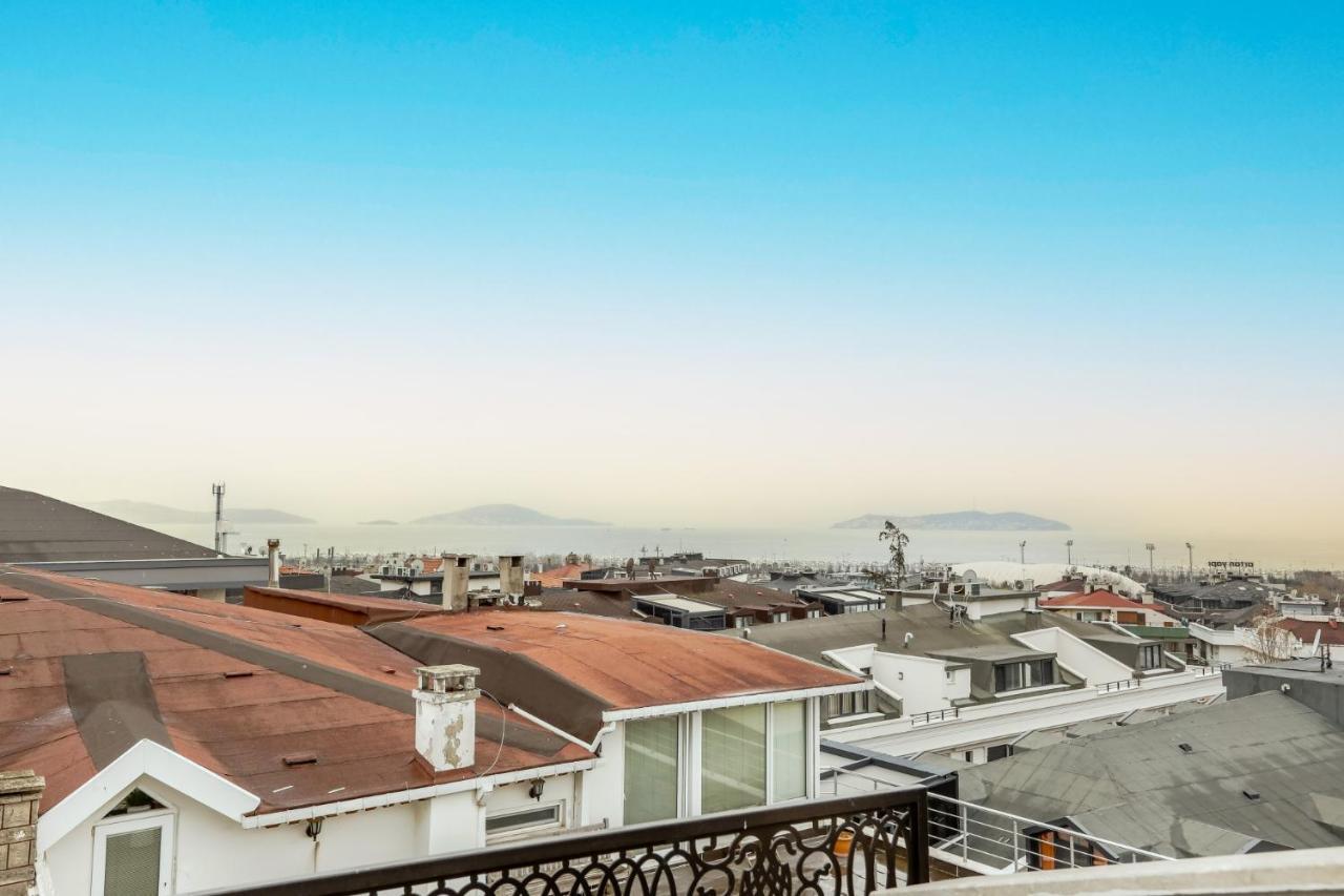 Peaceful Flat With Adalar View, Balcony And Terrace In Maltepe